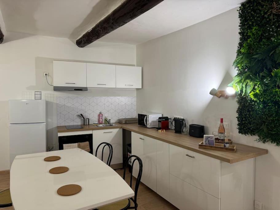 Appartement T2 Cosy Centre-Ville Pernes-les-Fontaines Buitenkant foto